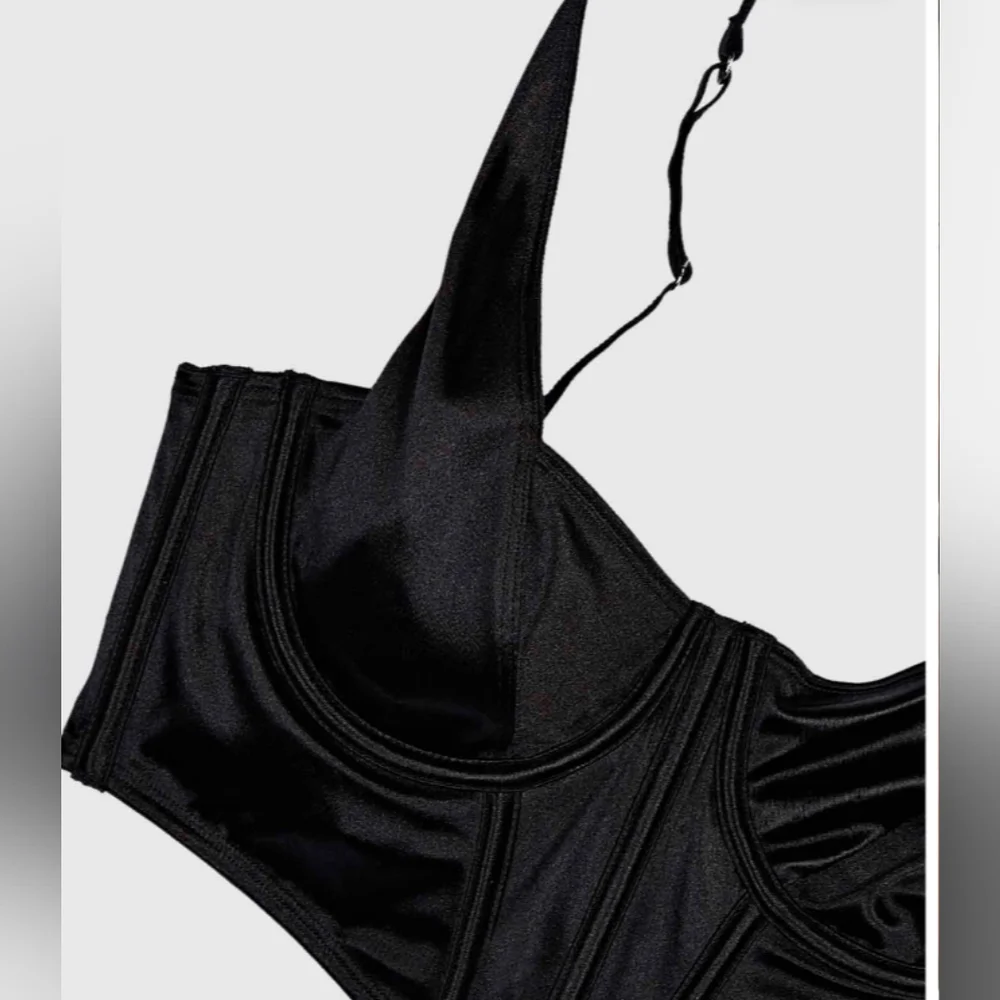 LA SENZA | Women's Black Mirrored Satin Unlined Underwire Bra Top - Picture 3 of 8